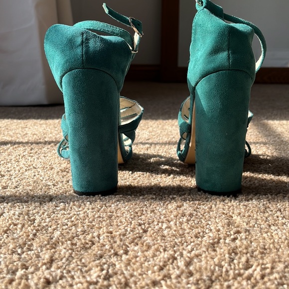 Strappy heels - Picture 3 of 4